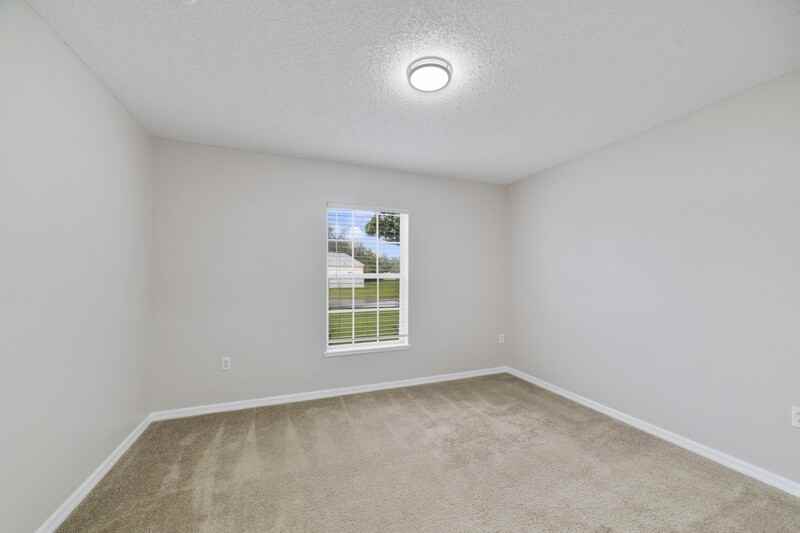 1914 Manatee Ct - Photo 5 of 11