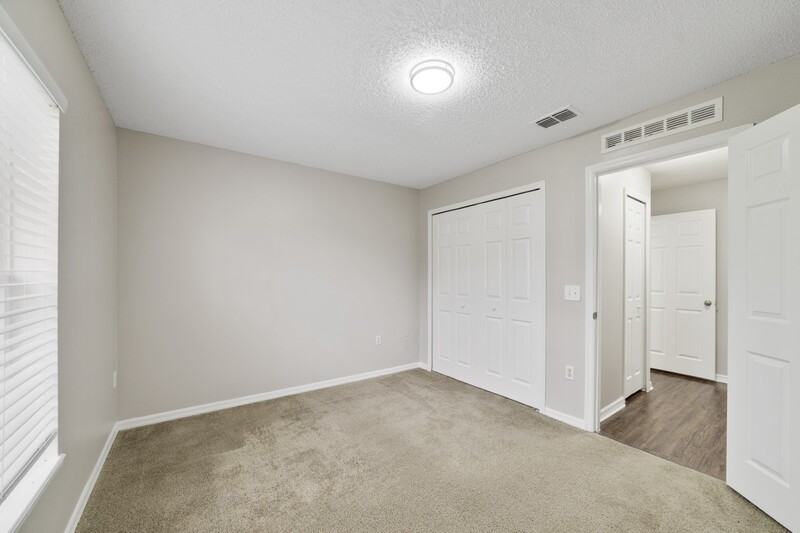 1914 Manatee Ct - Photo 6 of 11