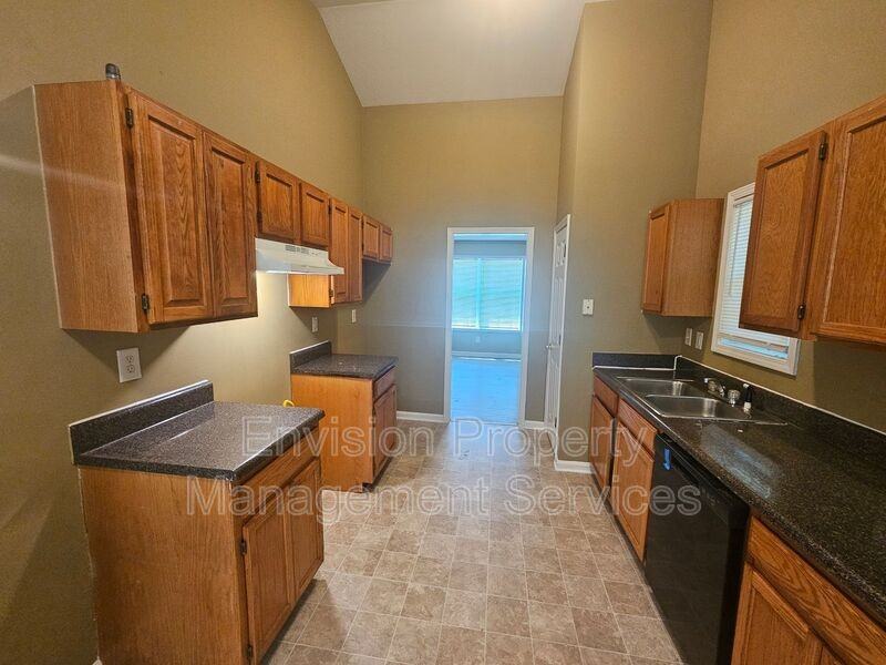 2738 Old South Dr - Photo 7 of 23