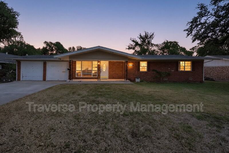 3925 Reagan Dr - Photo 2 of 26