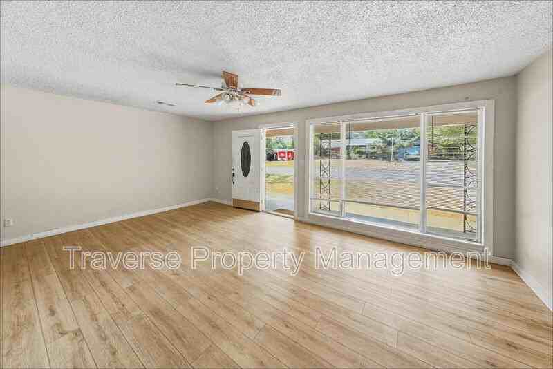 3925 Reagan Dr - Photo 3 of 26