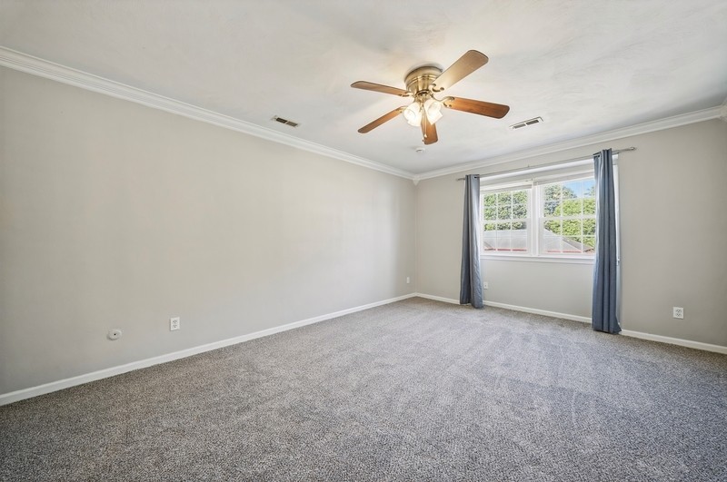 150 Huntington Dr - Photo 3 of 28