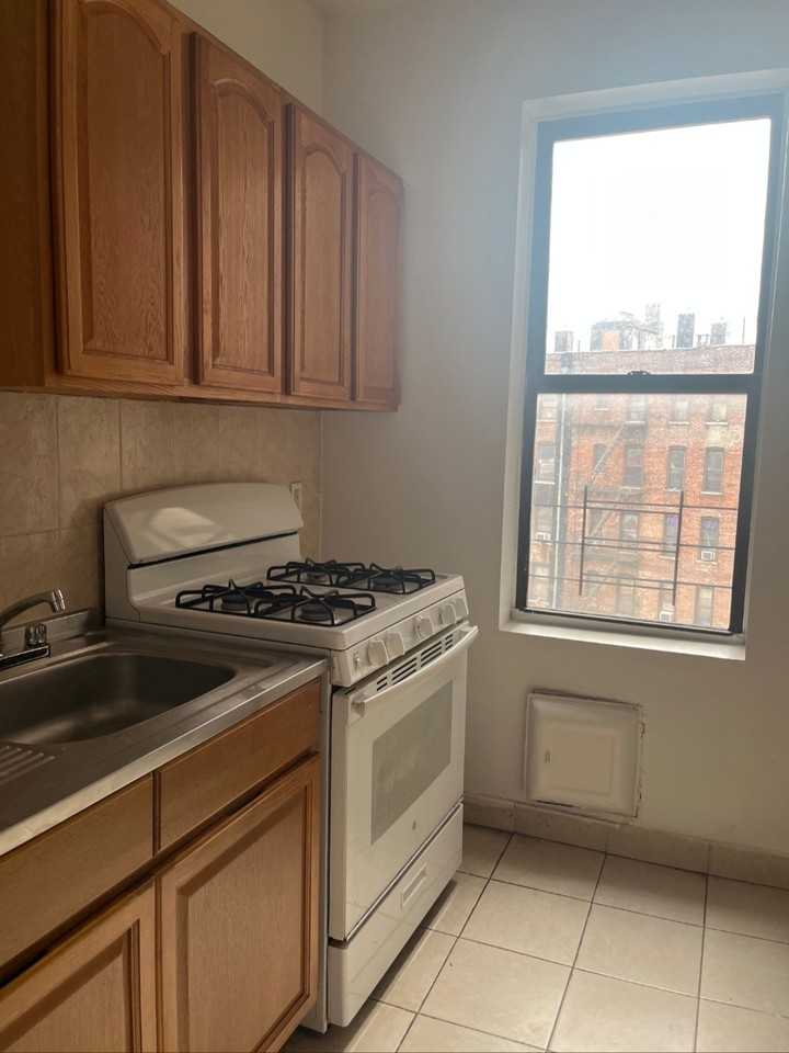 Park Terrace E & W 218th St #3F - Photo 5 of 7