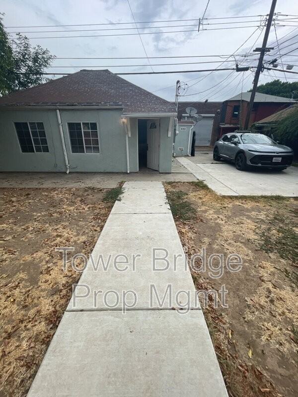 1313 Lochbrae Rd - Photo 2 of 27