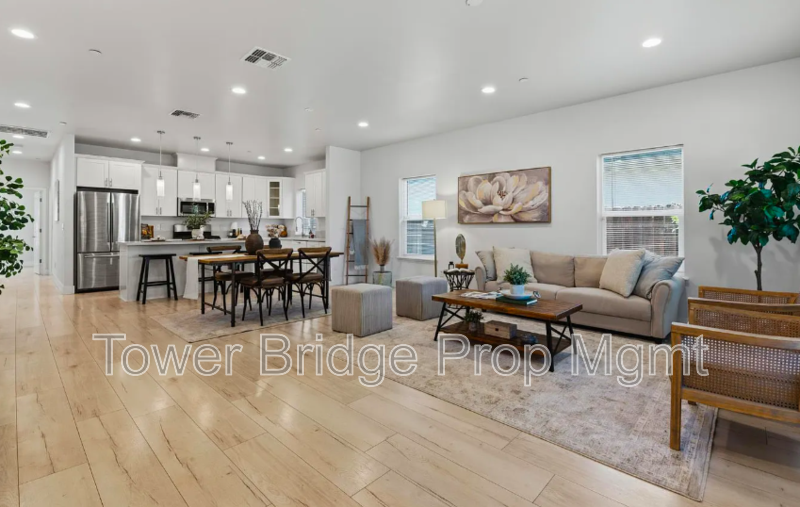 208 Nimitz St - Photo 5 of 31