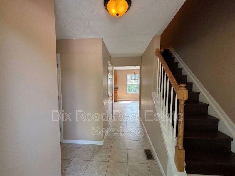 1194 Poplar Hill Dr - Photo 4 of 19