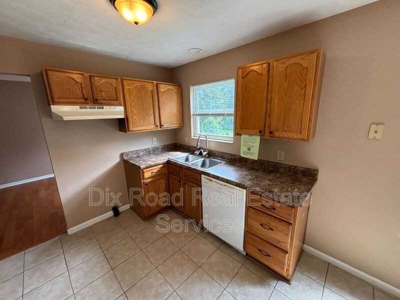 1194 Poplar Hill Dr - Photo 6 of 19