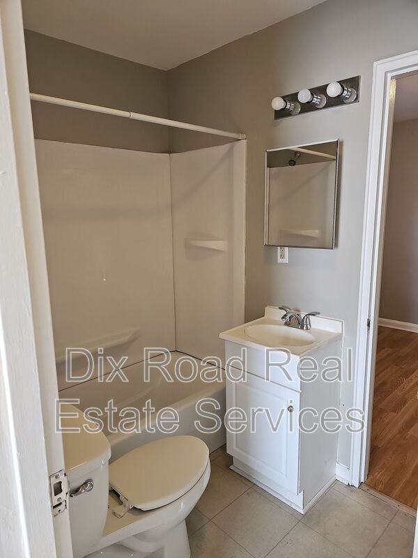 3121 Gobel Ave #4 - Photo 3 of 18