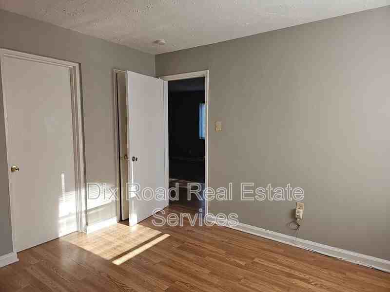 3121 Gobel Ave #4 - Photo 5 of 18