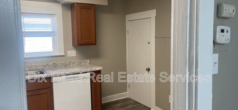 215 S Hedges St - Photo 5 of 13
