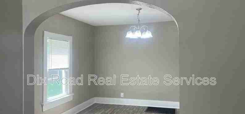 215 S Hedges St - Photo 7 of 13