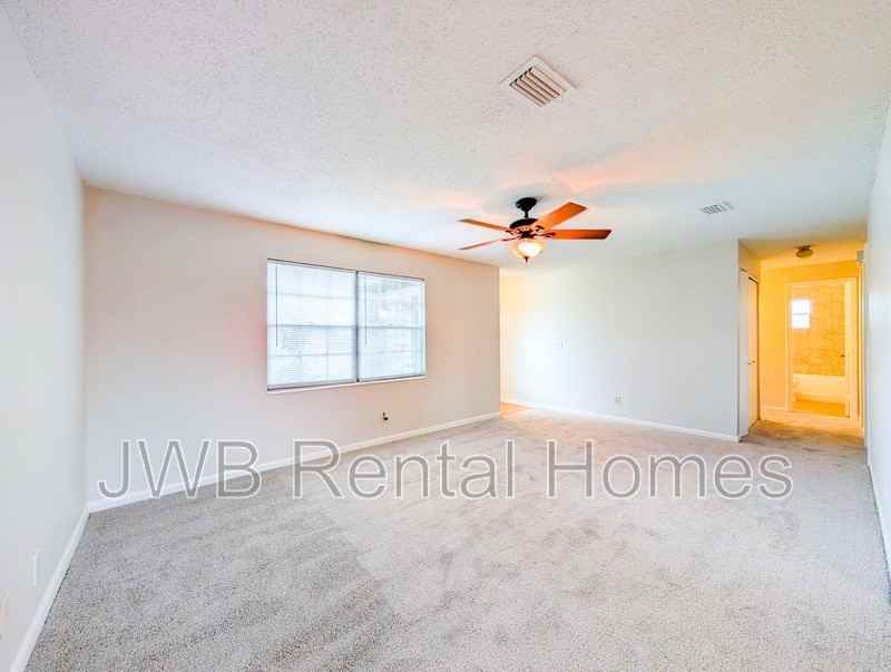 520 Clermont Ave S - Photo 4 of 17