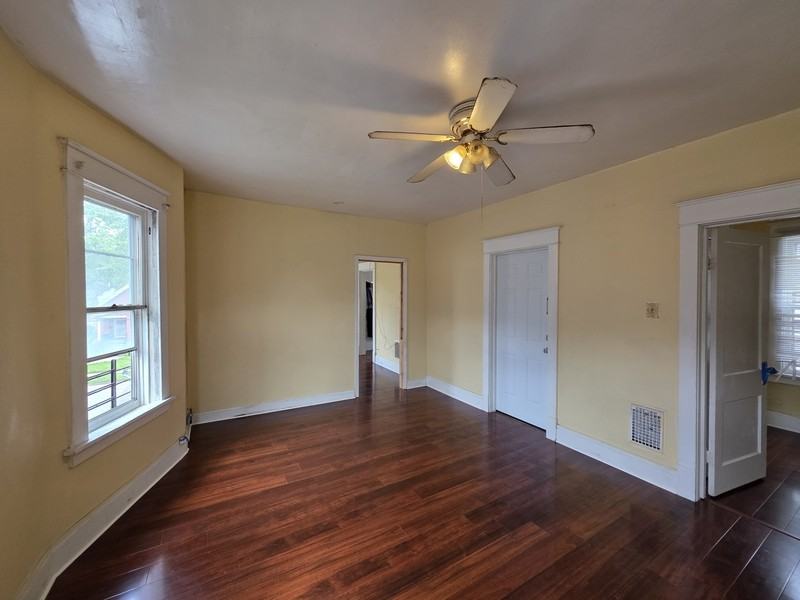439 Cambridge Ave - Photo 4 of 8