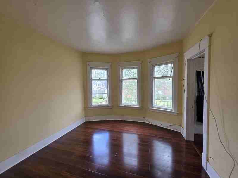 439 Cambridge Ave - Photo 5 of 8