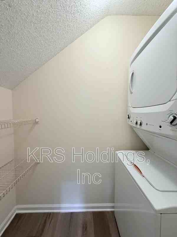 4921 Hollenden Dr #303 - Photo 5 of 6