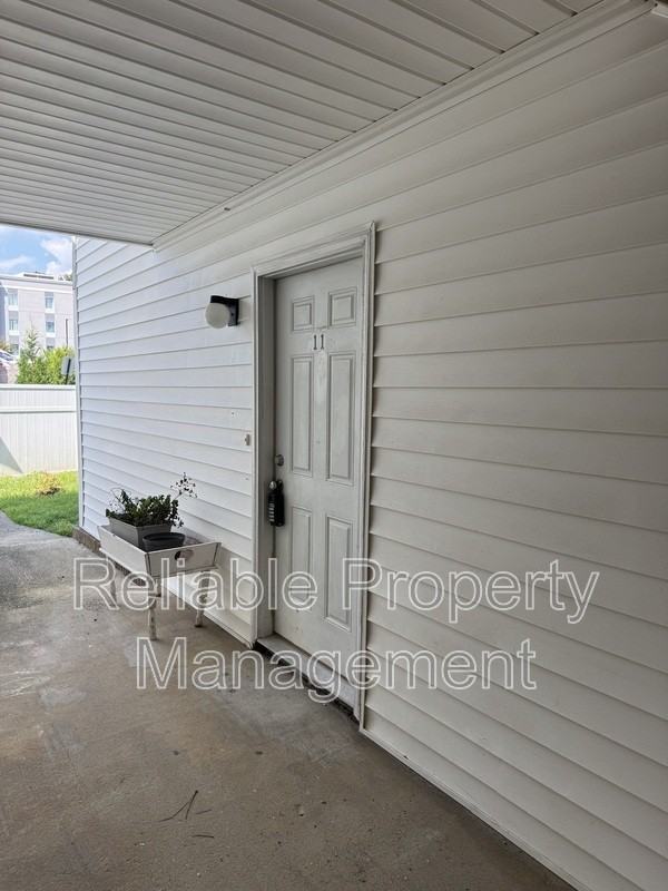 406 S Walton Dr #11 - Photo 2 of 4