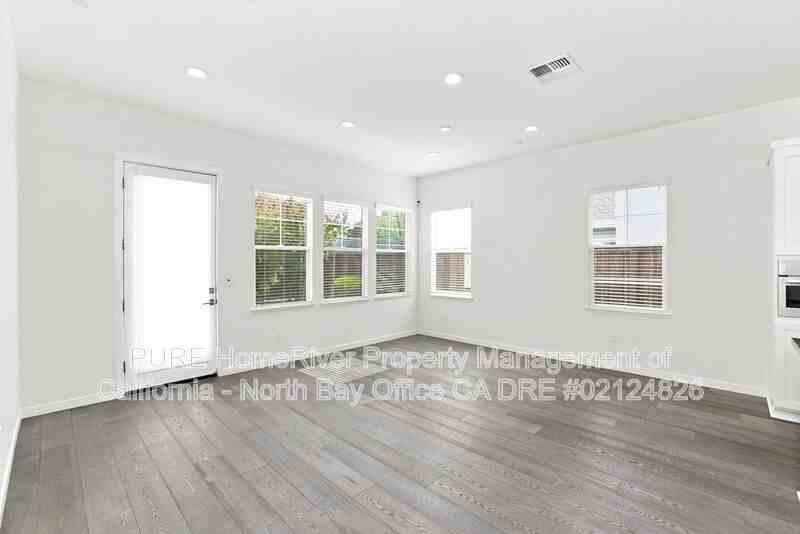 1718 Linden Ln - Photo 5 of 50