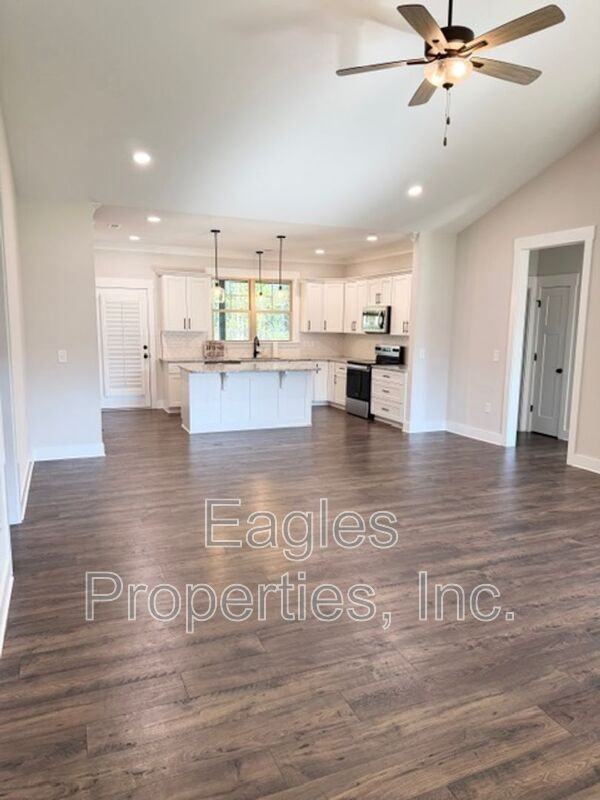 609 Tuscany Cir - Photo 3 of 33