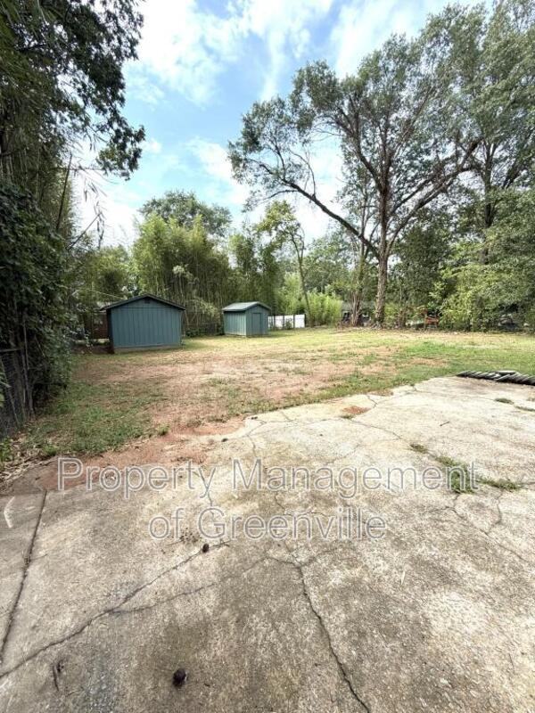 205 W Lee Rd - Photo 7 of 23