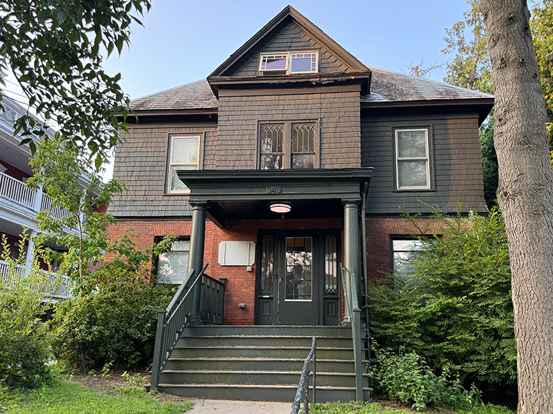 343 College St