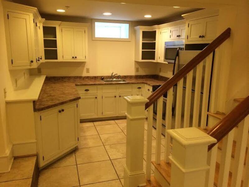 343 College St - Photo 2 of 10