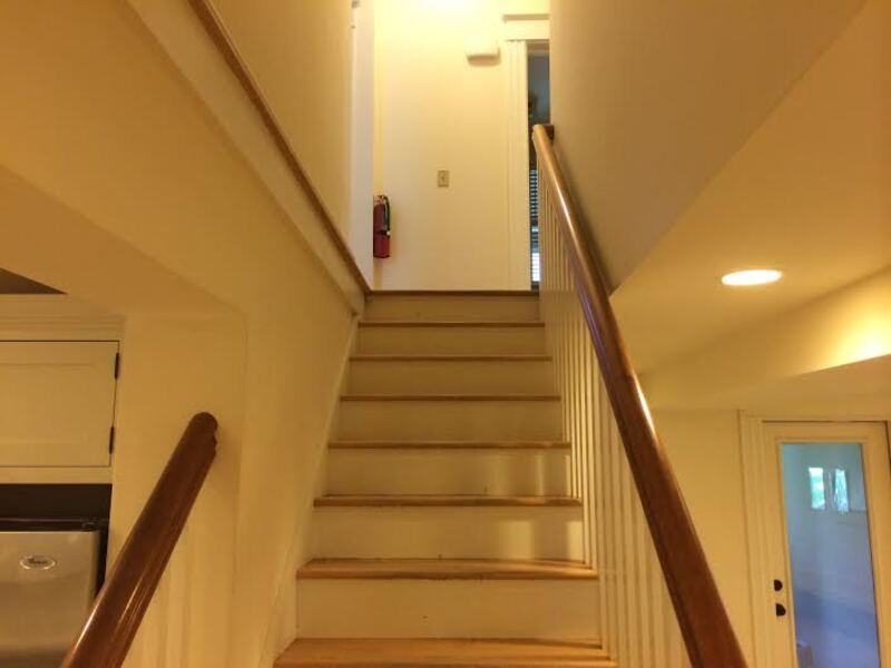343 College St - Photo 4 of 10