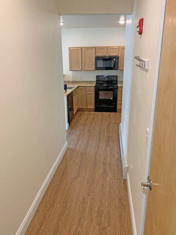323 Pearl St - Photo 2 of 10