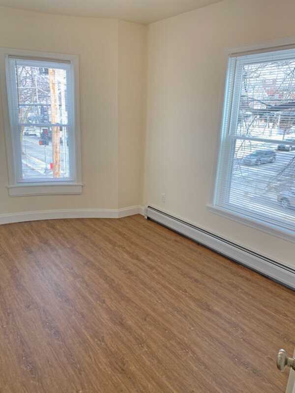 323 Pearl St - Photo 4 of 10
