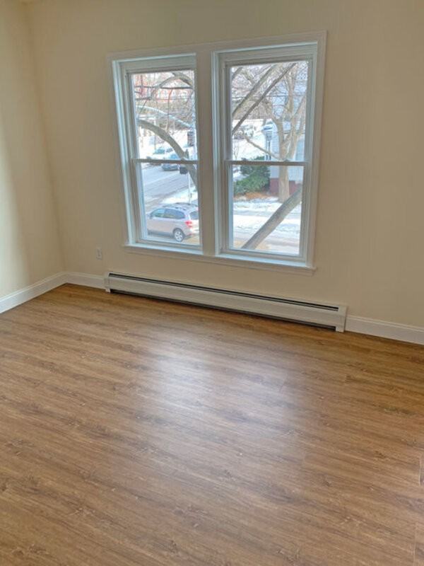 323 Pearl St - Photo 5 of 10