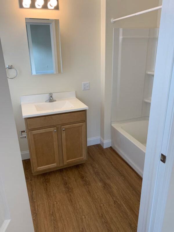323 Pearl St - Photo 7 of 10
