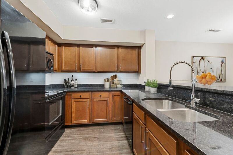 1040 University Dr #2 - Photo 5 of 20