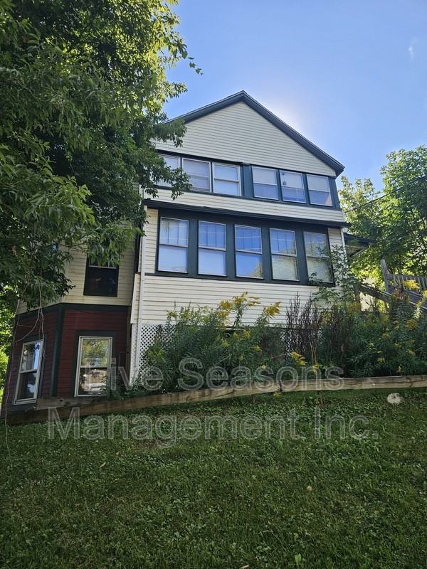 465 Colchester Ave - Photo 2 of 11