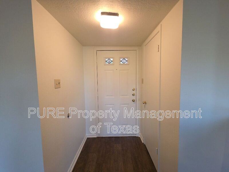 304 Mcclendon Dr - Photo 3 of 50