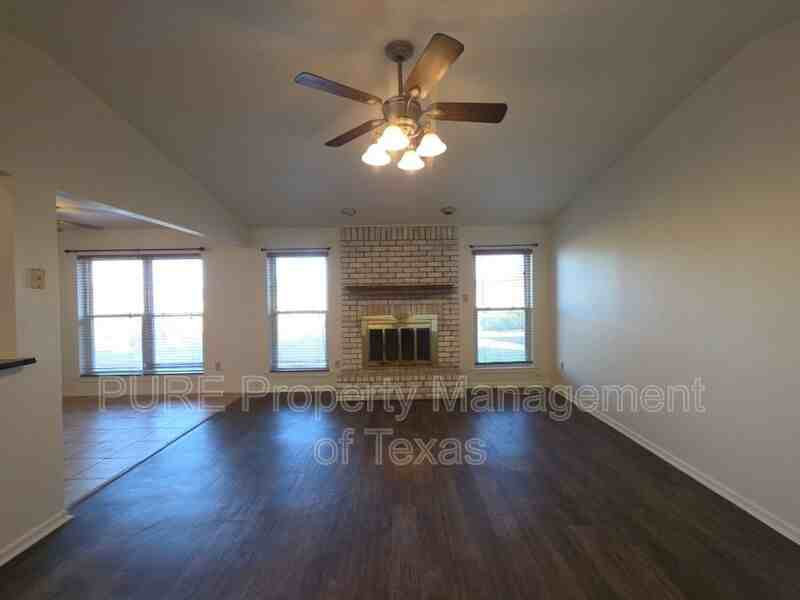 304 Mcclendon Dr - Photo 4 of 50