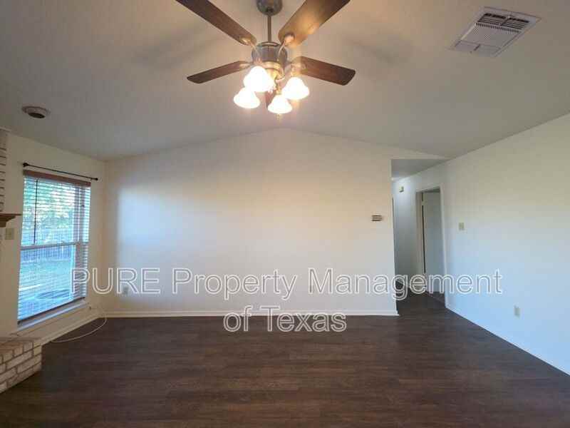 304 Mcclendon Dr - Photo 5 of 50