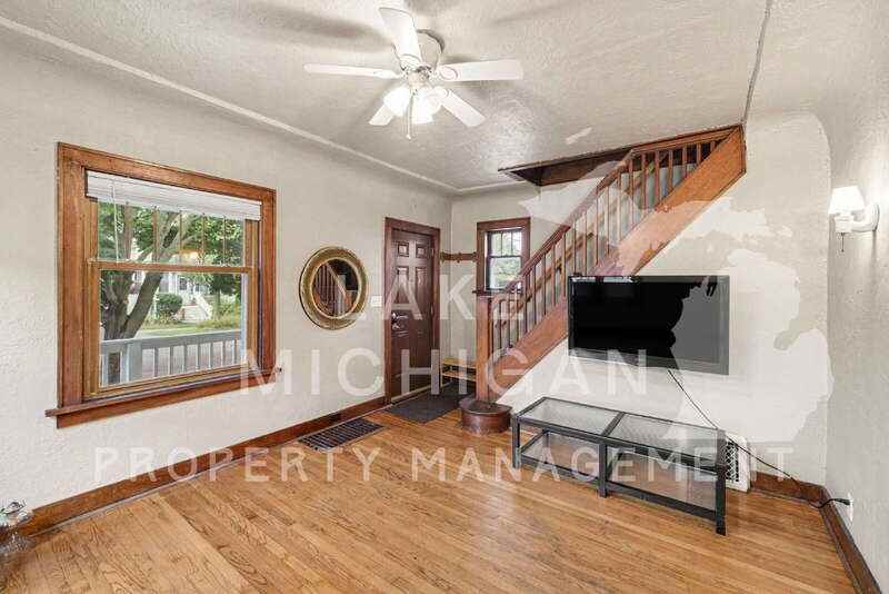 212 N 3rd St - Photo 3 of 15