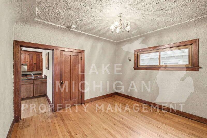 212 N 3rd St - Photo 4 of 15