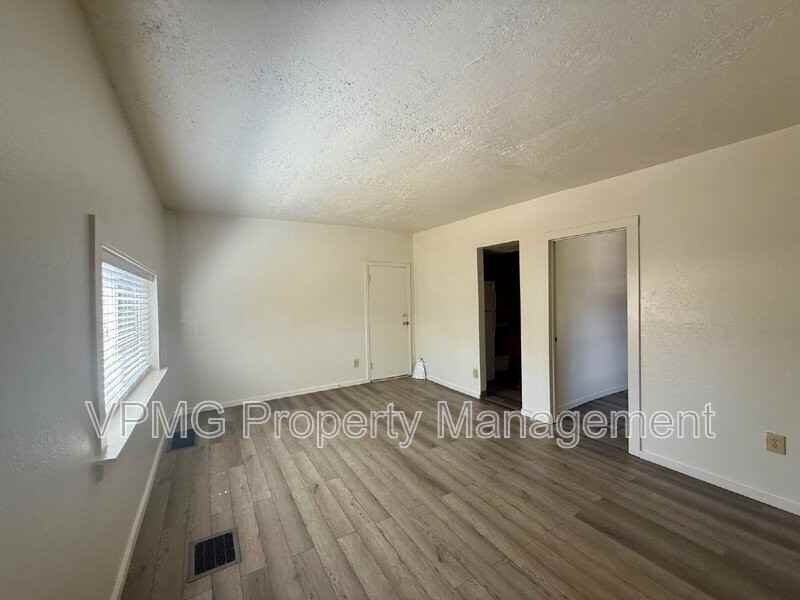 112 W 21st St #2 - Photo 3 of 6
