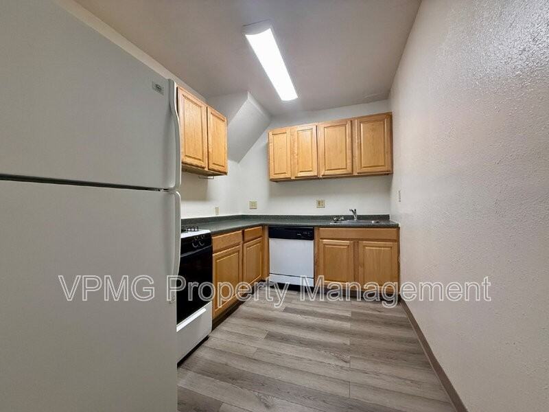 112 W 21st St #2 - Photo 4 of 6