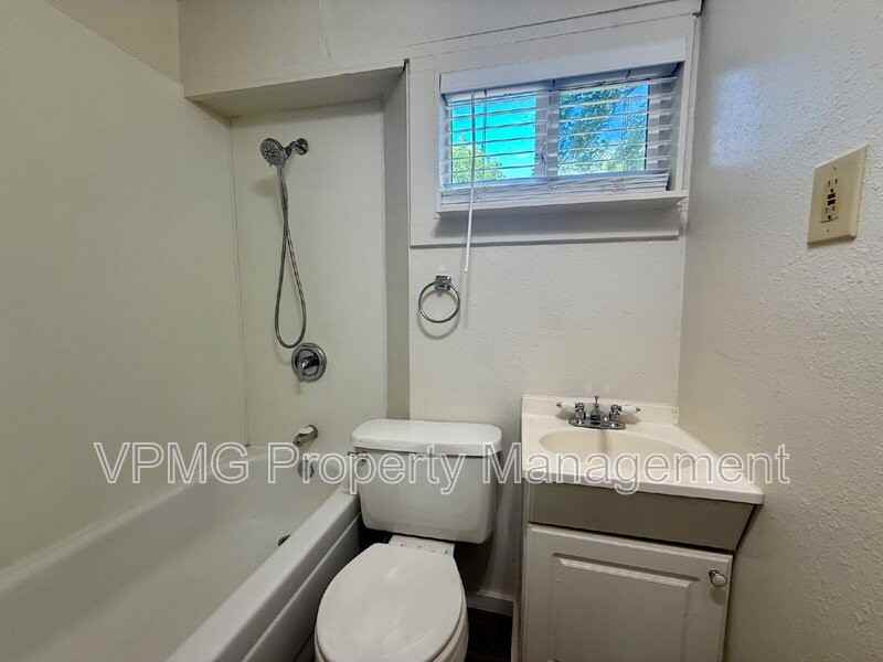 112 W 21st St #2 - Photo 6 of 6