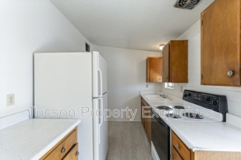 4246 E Pima St - Photo 3 of 24