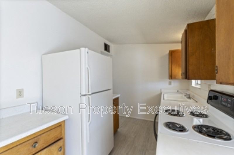 4246 E Pima St - Photo 4 of 24