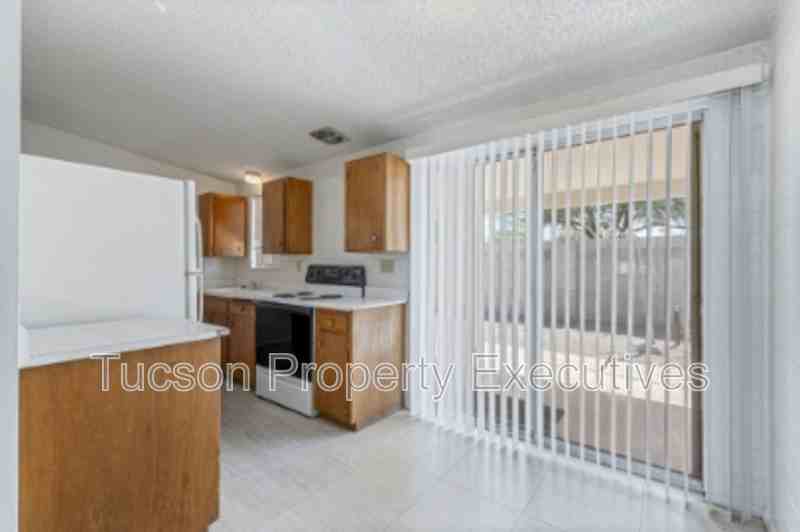 4246 E Pima St - Photo 6 of 24