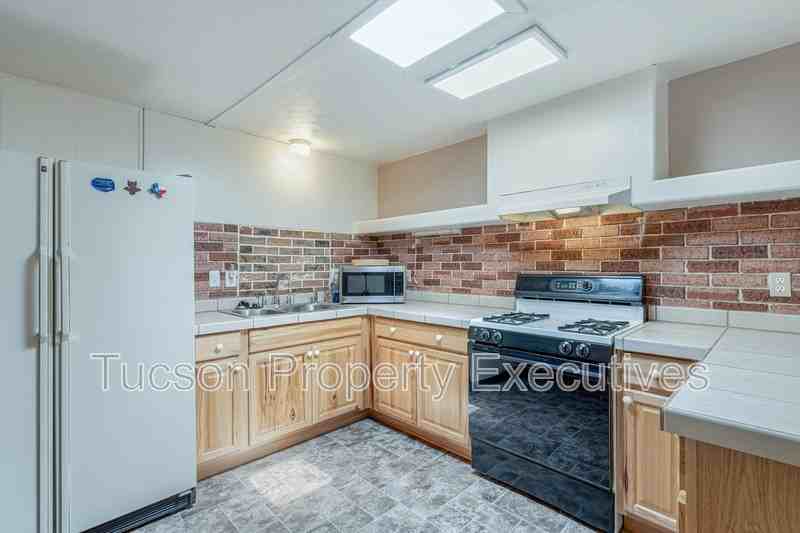 16301 N Avenida Del Canada - Photo 2 of 26
