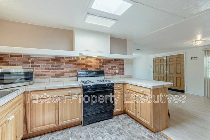 16301 N Avenida Del Canada - Photo 3 of 26