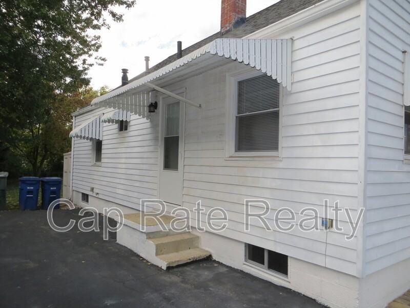 469 S Waverly St - Photo 4 of 37