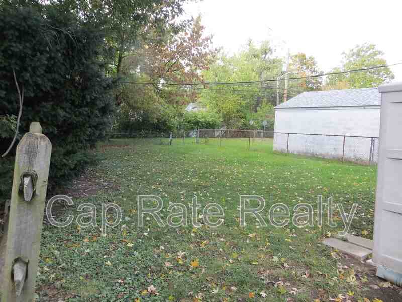 469 S Waverly St - Photo 5 of 37