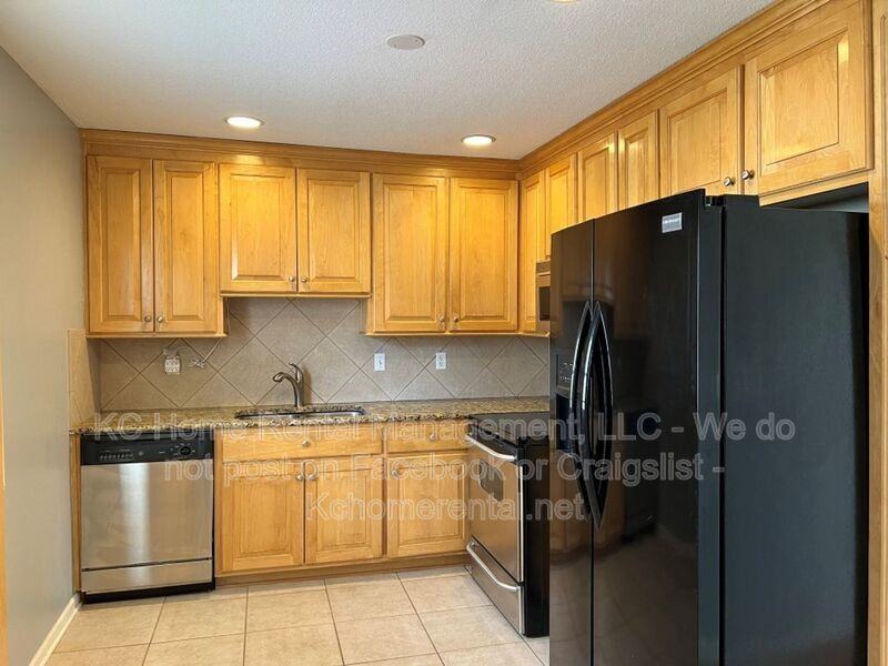 1302 Ne 67th Ter - Photo 5 of 37