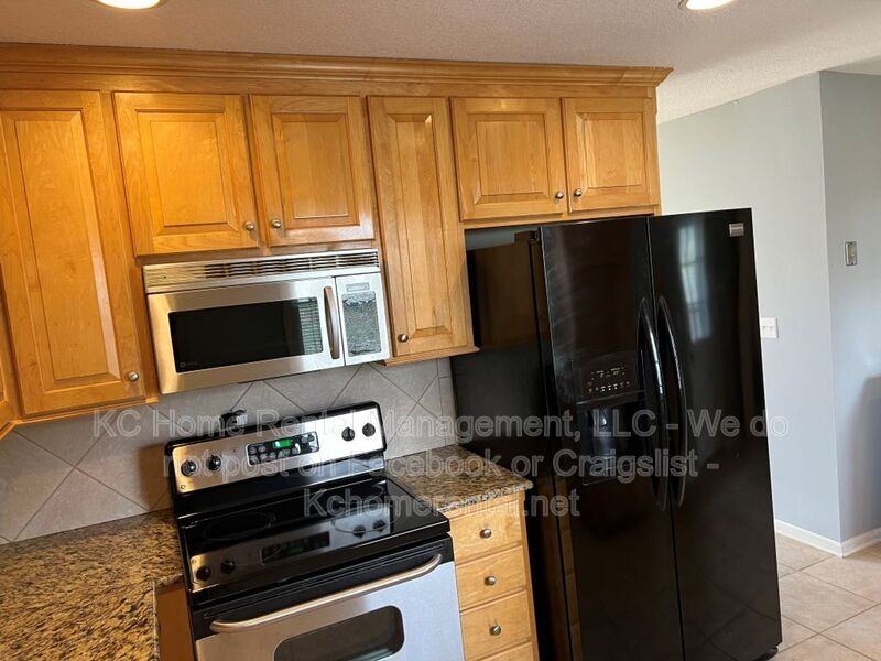 1302 Ne 67th Ter - Photo 6 of 37