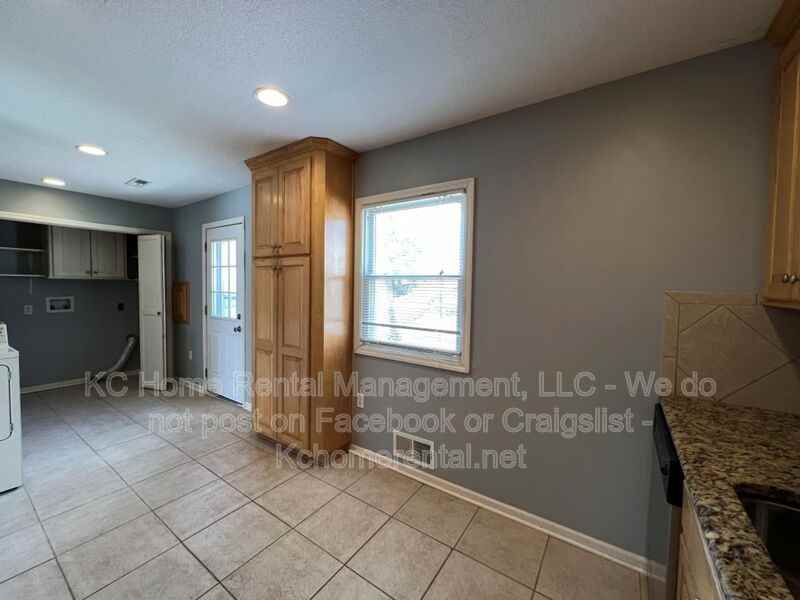1302 Ne 67th Ter - Photo 7 of 37